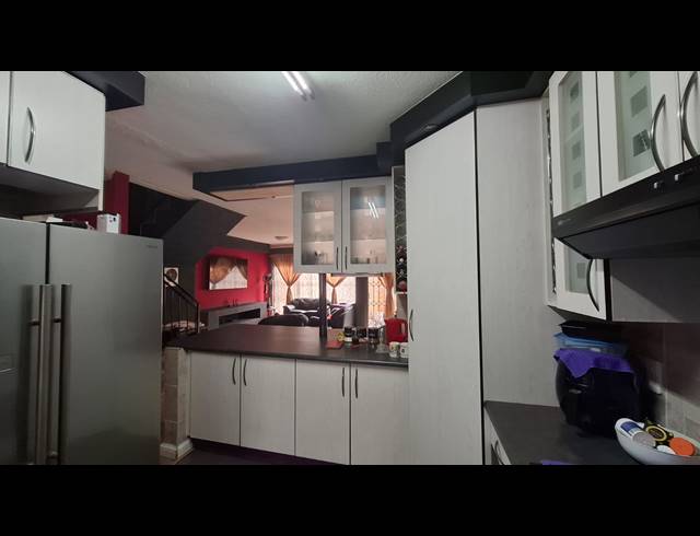 3 BEDROOM TOWNHOUSE FOR SALE IN FLORA GARDENS